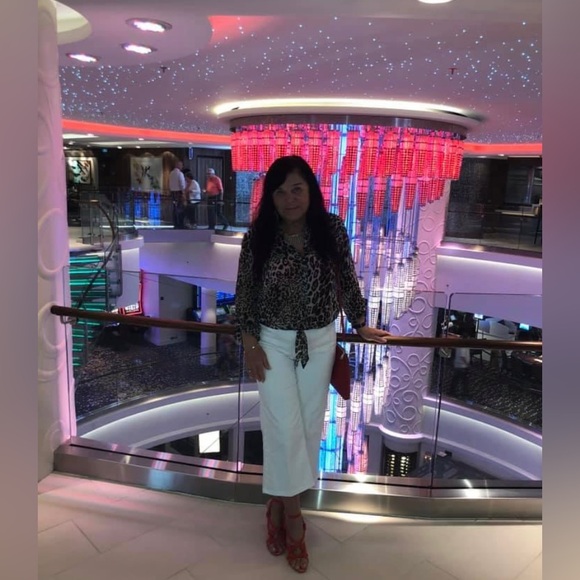 Michael Kors Women's White Denim Capri Jeans - Size 6 Stretch - Picture 5 of 5